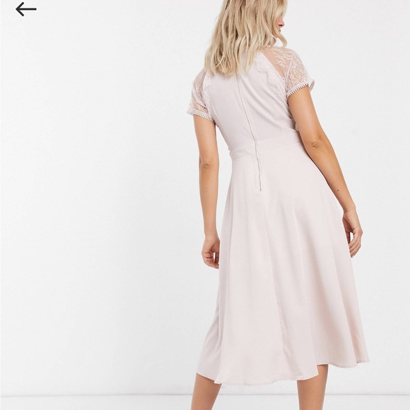 Liquorish A-line pale pink dress with lace details - Picture 3 of 8